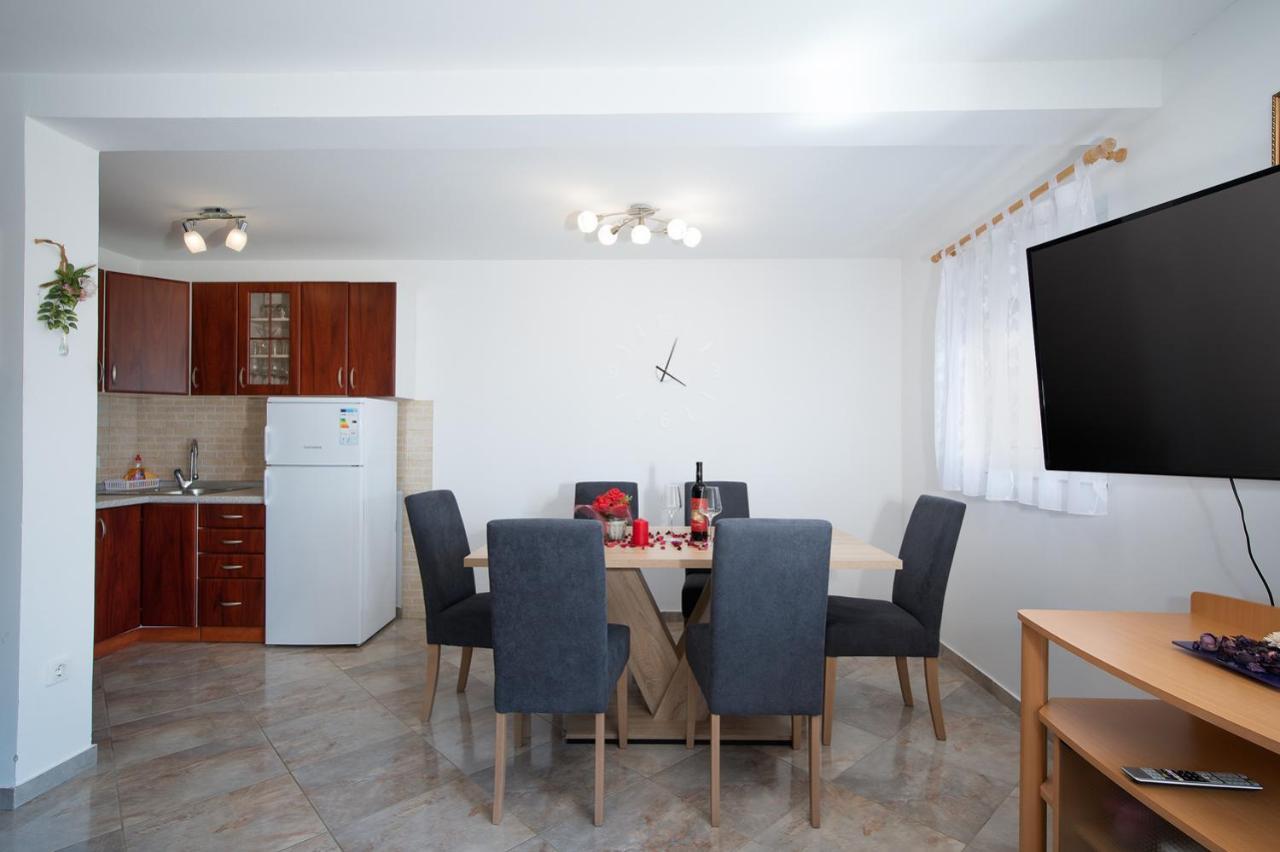 Apartmani Dujmovic Medulin Exterior foto