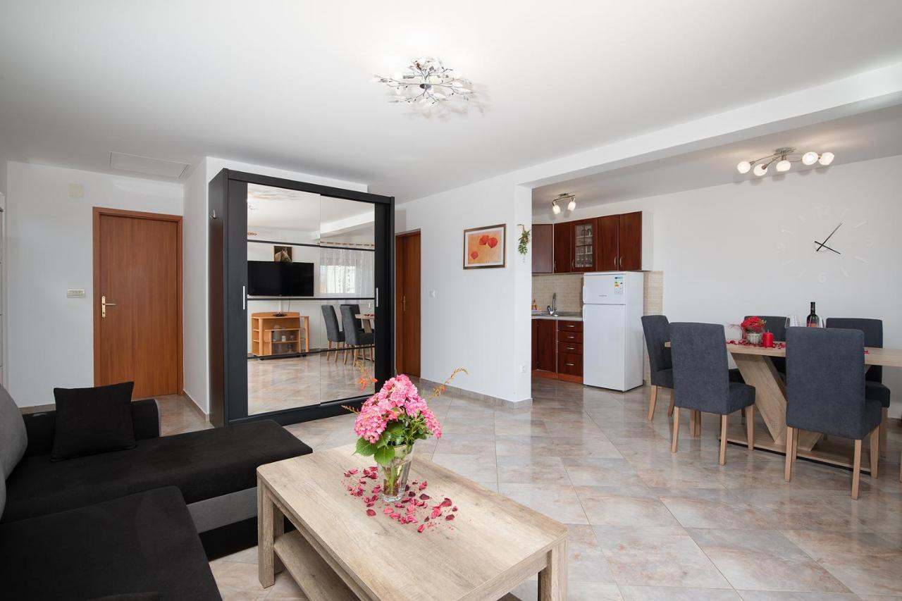 Apartmani Dujmovic Medulin Exterior foto